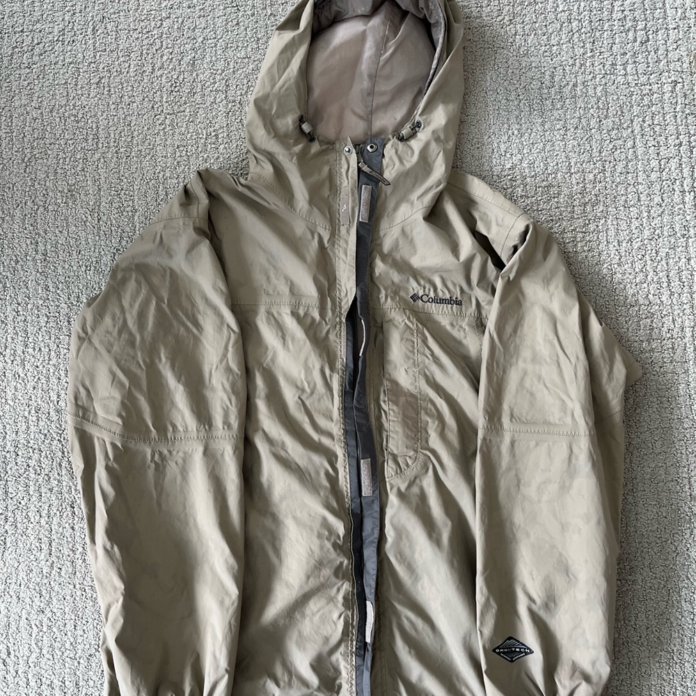 Columbia Tan Raincoat with Hood and Water-Resistant Fabric